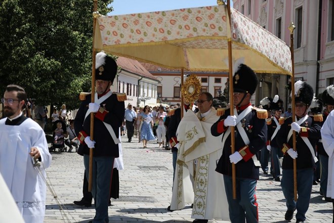 Tijelovo u Varaždinu: "Isus nije kazao ovo je simbolično moje tijelo, nego ovo je moje tijelo sada, ono je za vas"
